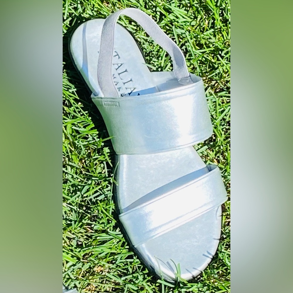 NWT Women Sz-6.5 ITALIAN SHOEMAKERS- Silver Flats Open Toe & Elastic Heal Straps - Picture 11 of 16